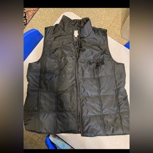 super cute women’s 1x puffer vest